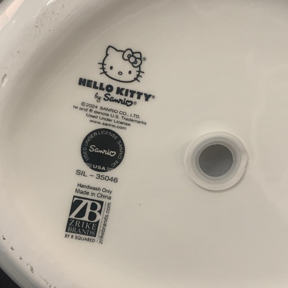New Sanrio Hello Kitty Ceramic Planter With Metallic Gold Bow Tag Attached - Picture 10 of 10